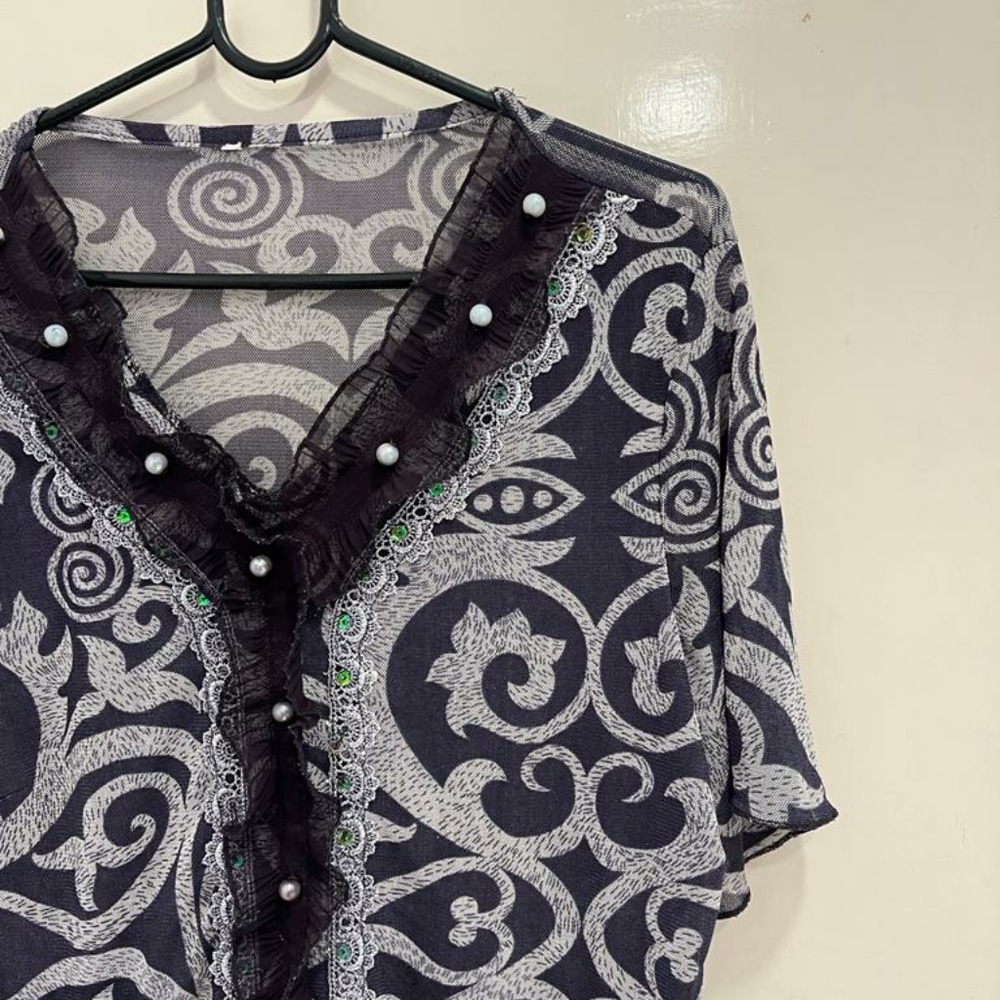 Purple lace top with pearl detailing - Picture 11 of 15
